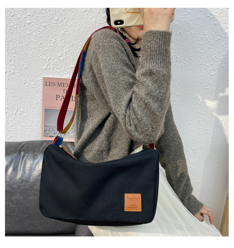 Women's Small Canvas Color Block Solid Color Streetwear Zipper Shoulder Bag display picture 6