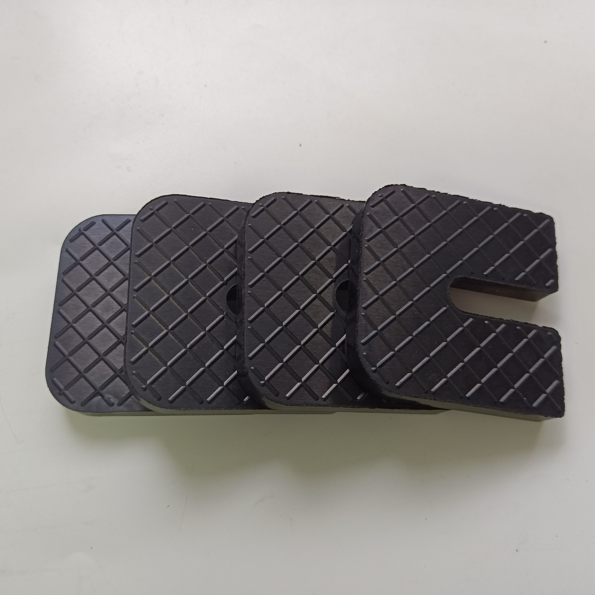 空调减震垫 空调支架减震垫 空调外机减震器 橡胶减震座U型减震垫