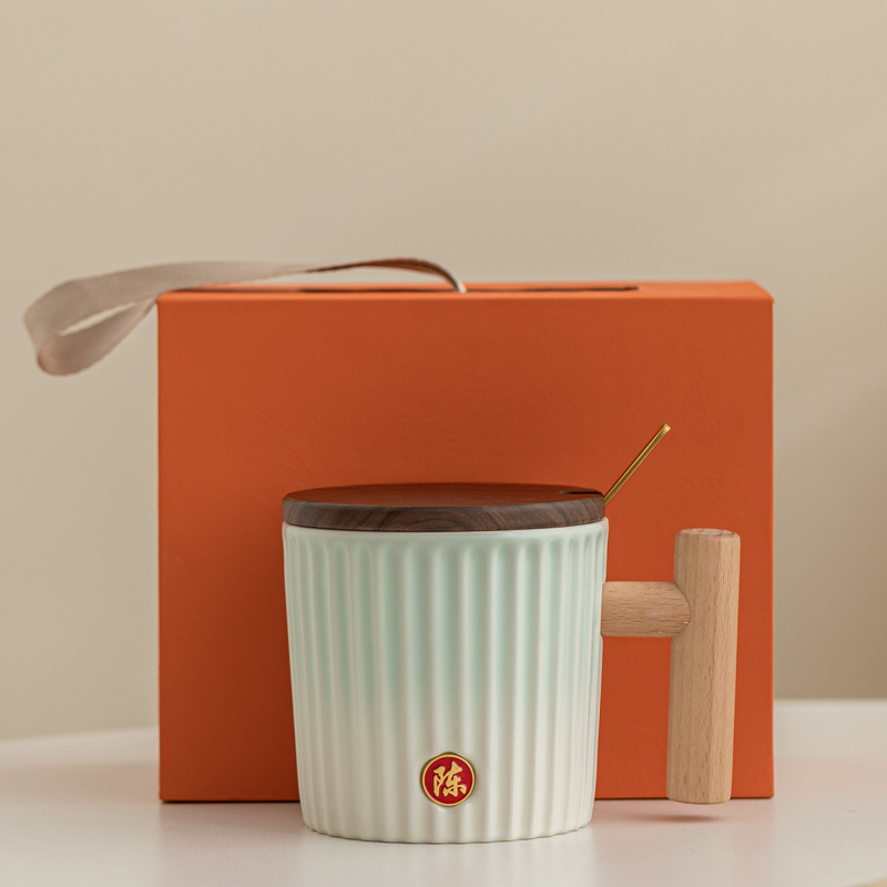 Taza de apellido Taza de agua Taza de cerámica Taza de marca Taza de café Regalo de mano mayorista Nombre de talla LOGO