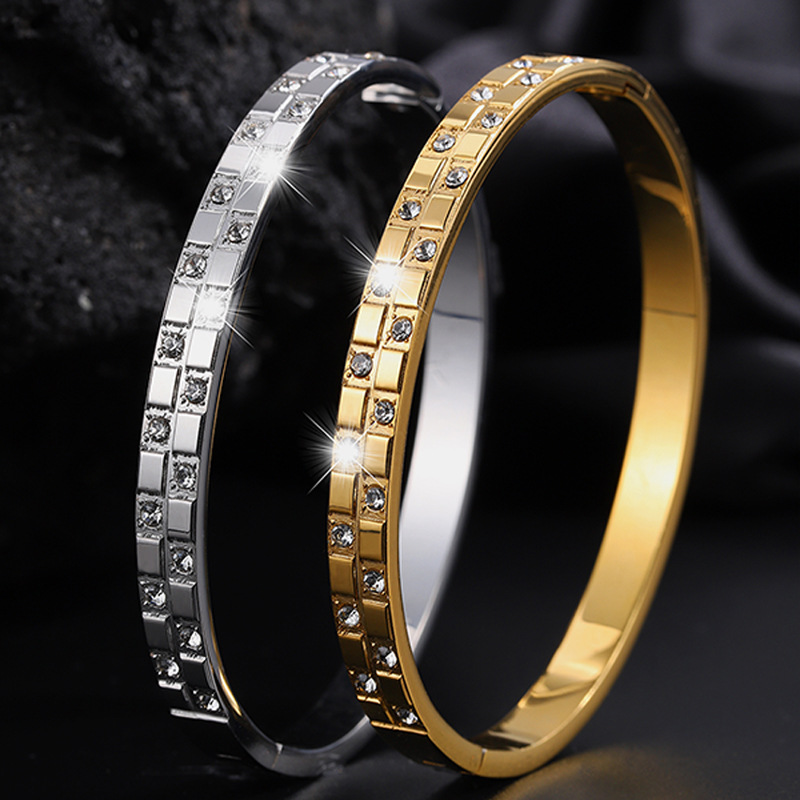 Brazalete de acero de titanio waffle brazalete de diamante de niñas de alto nivel de moda europea y americana transfronteriza no se desvanece brazalete universal
