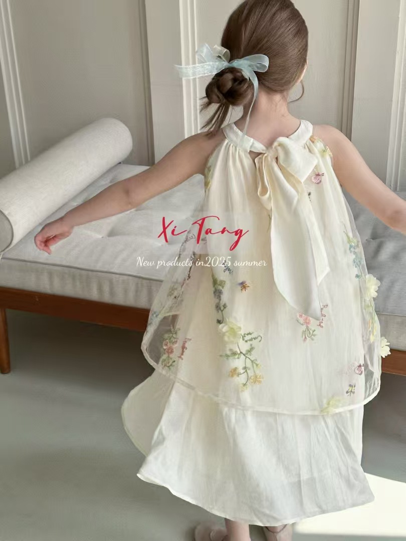 Abito bambina con scollo all'americana in tulle e ricami_voghion.com