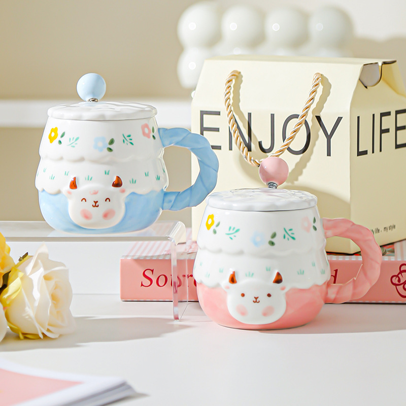 Caricatura de cordero tazas de chicas para dar a una amiga regalos de cumpleaños de alto valor facial estudiantes lindos y pequeños regalos prácticos chicas