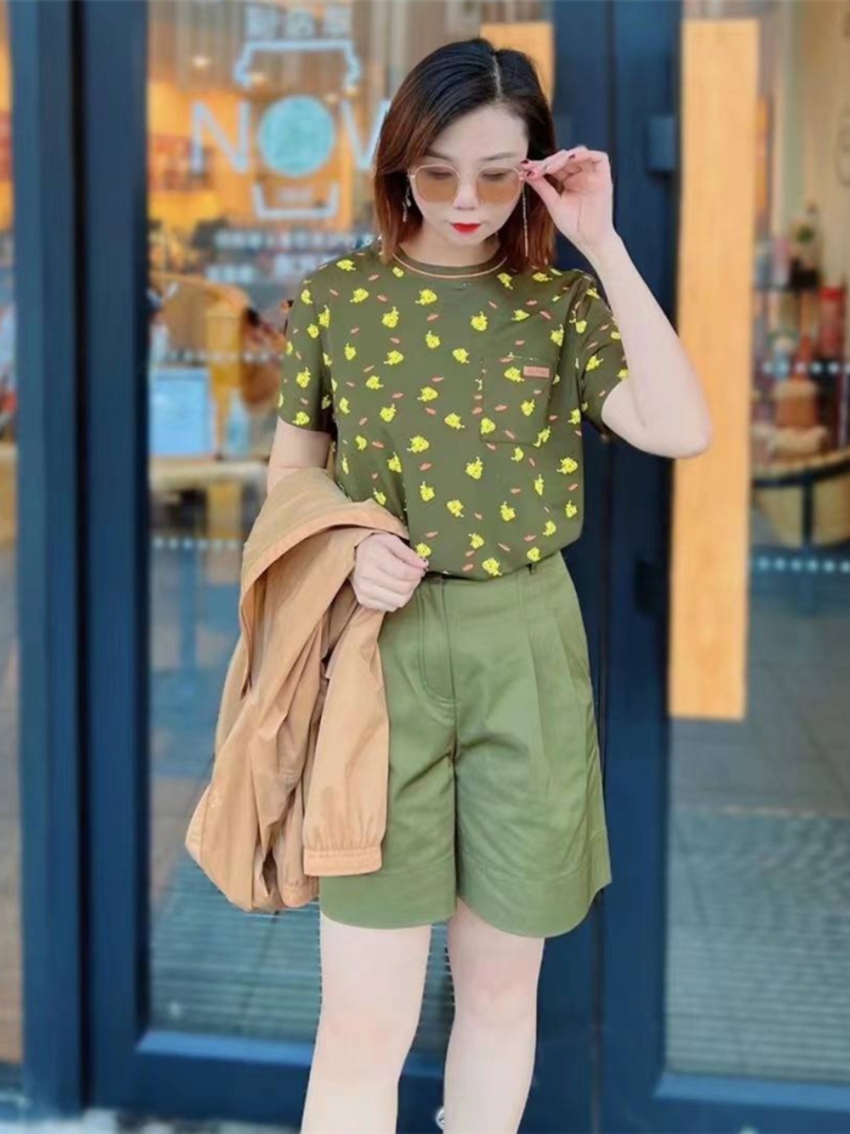 Quần short nữ cạp cao ống rộng dáng suông chất vải mỏng mùa hè — Màu đen