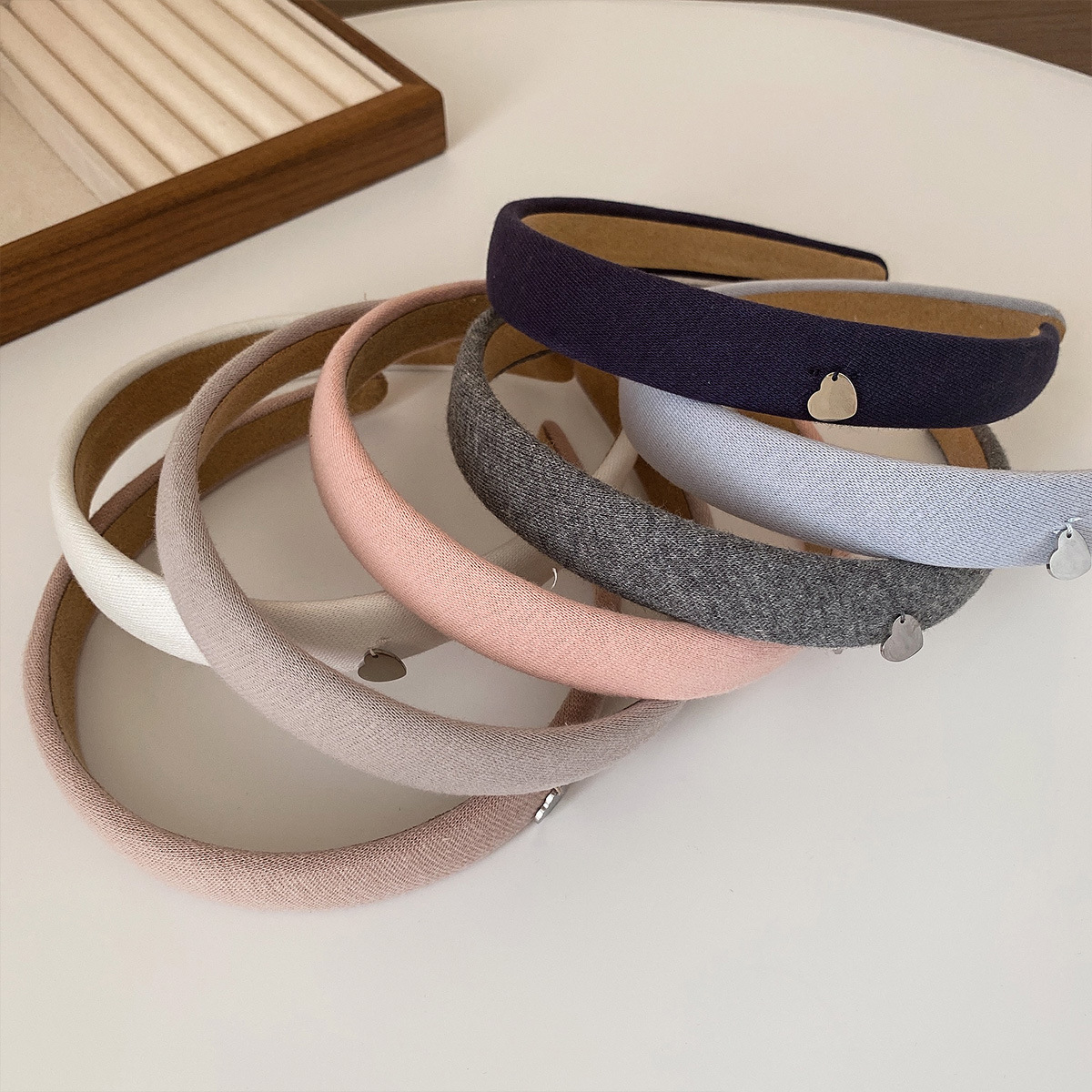 Trendy Knitted Headband for Women, French-Style Heart-Shaped Hair Accessory for Washing Face