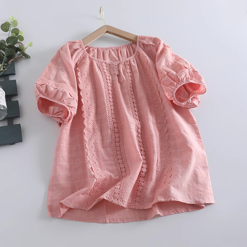 Summer New Loose-Fitting Solid Color Shirt with Hollow-Out Design, Age-Reducing Lace Trim, Short-Sleeve Slimming Women's Plus-Size Top