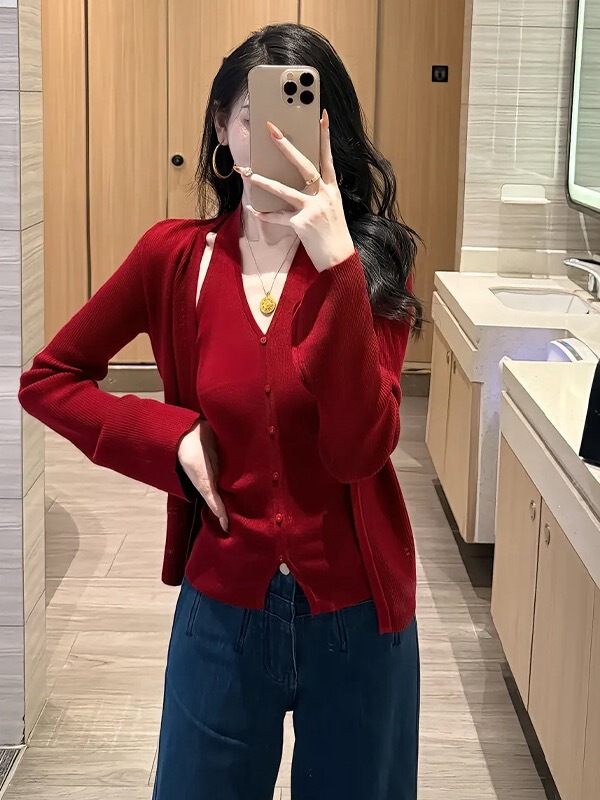 Lazy-style cardigan long-sleeve knit sweater for women, autumn chic and youthful halter top with a two-piece set