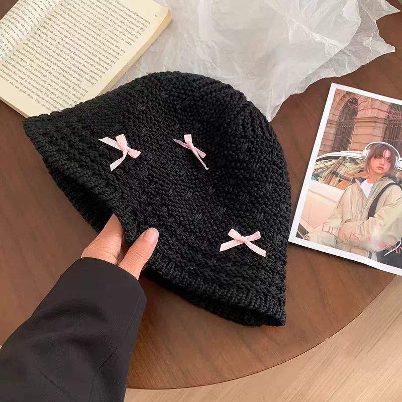 With bow, black