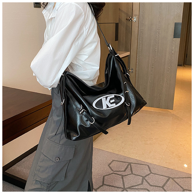 Tragbare, modische Strukturtasche mit großem Fassungsvermögen für Damen, neue Pendler-Einkaufstasche, einfache Achseltasche für alle Gelegenheiten, 2023_voghion.com