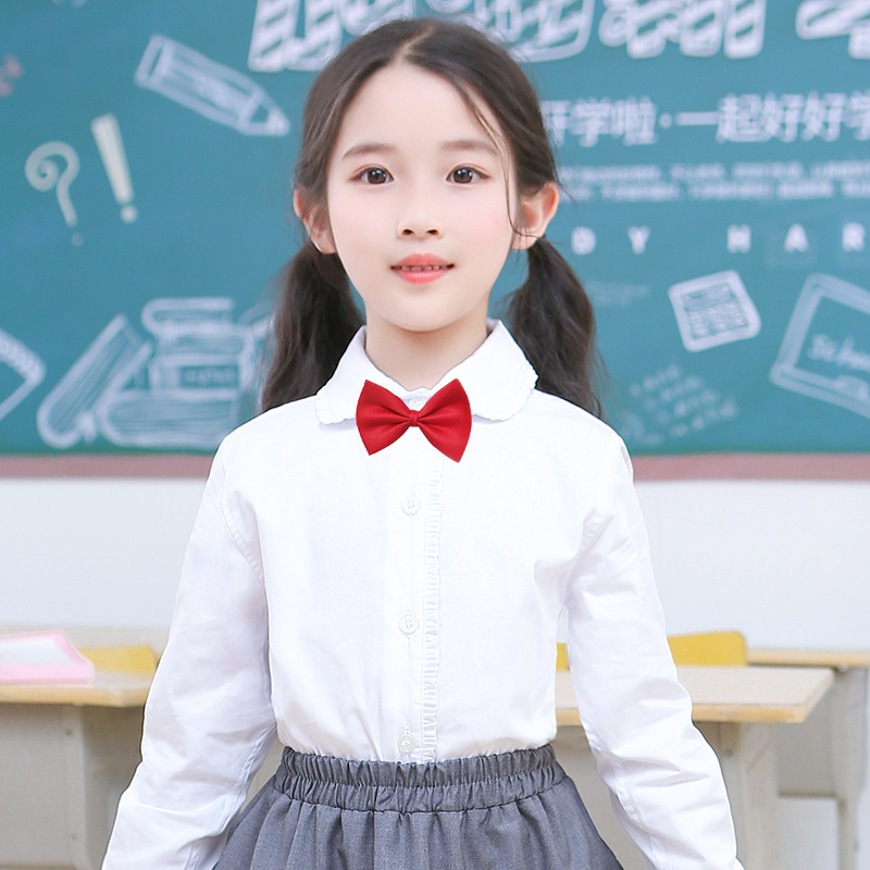 Encaje blanco + pajarita roja