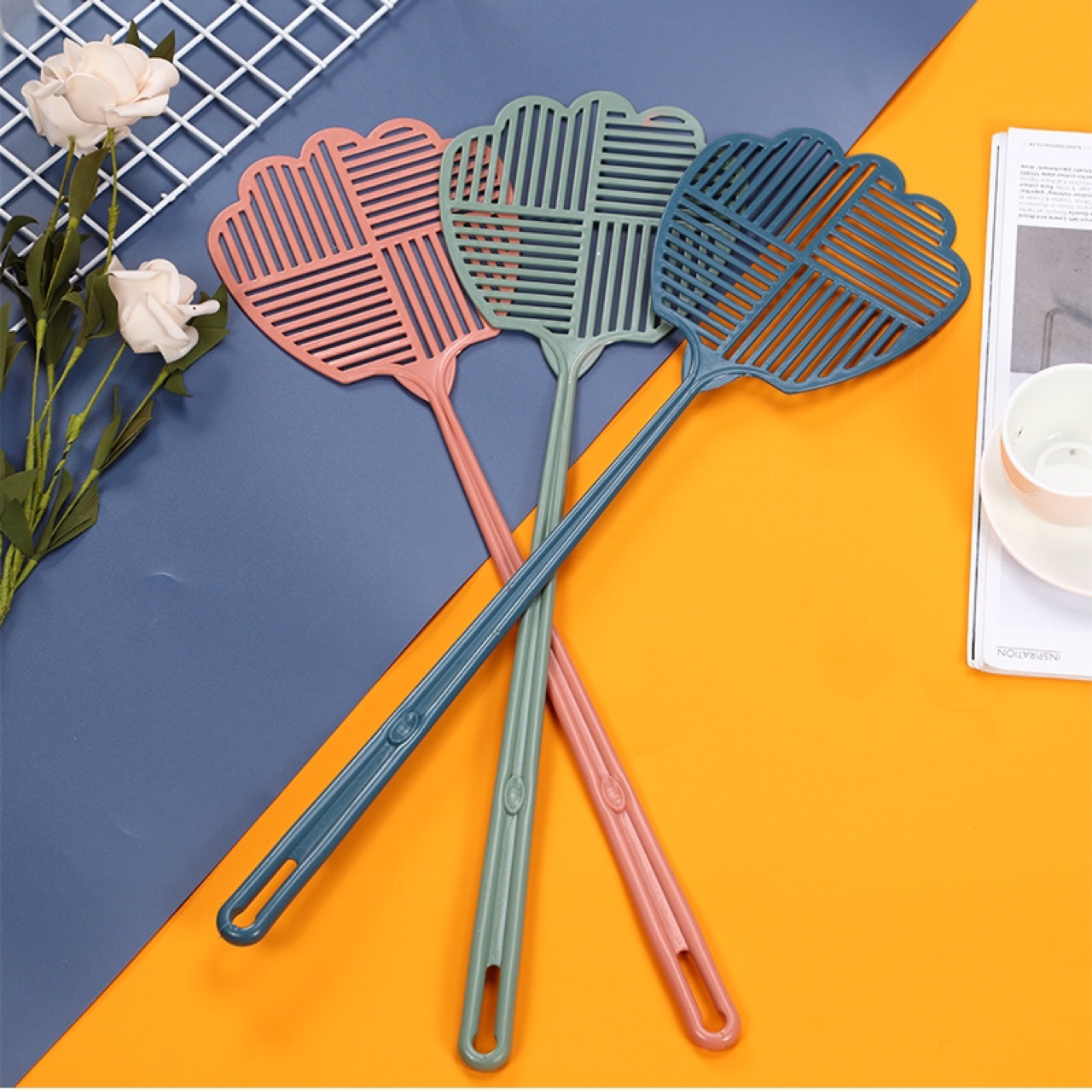 Manufacturer's direct supply of colored plastic long pole creative fly swatter, mosquito swatter, fly swatter, insect swatter, fly swatter, hygienic swatter