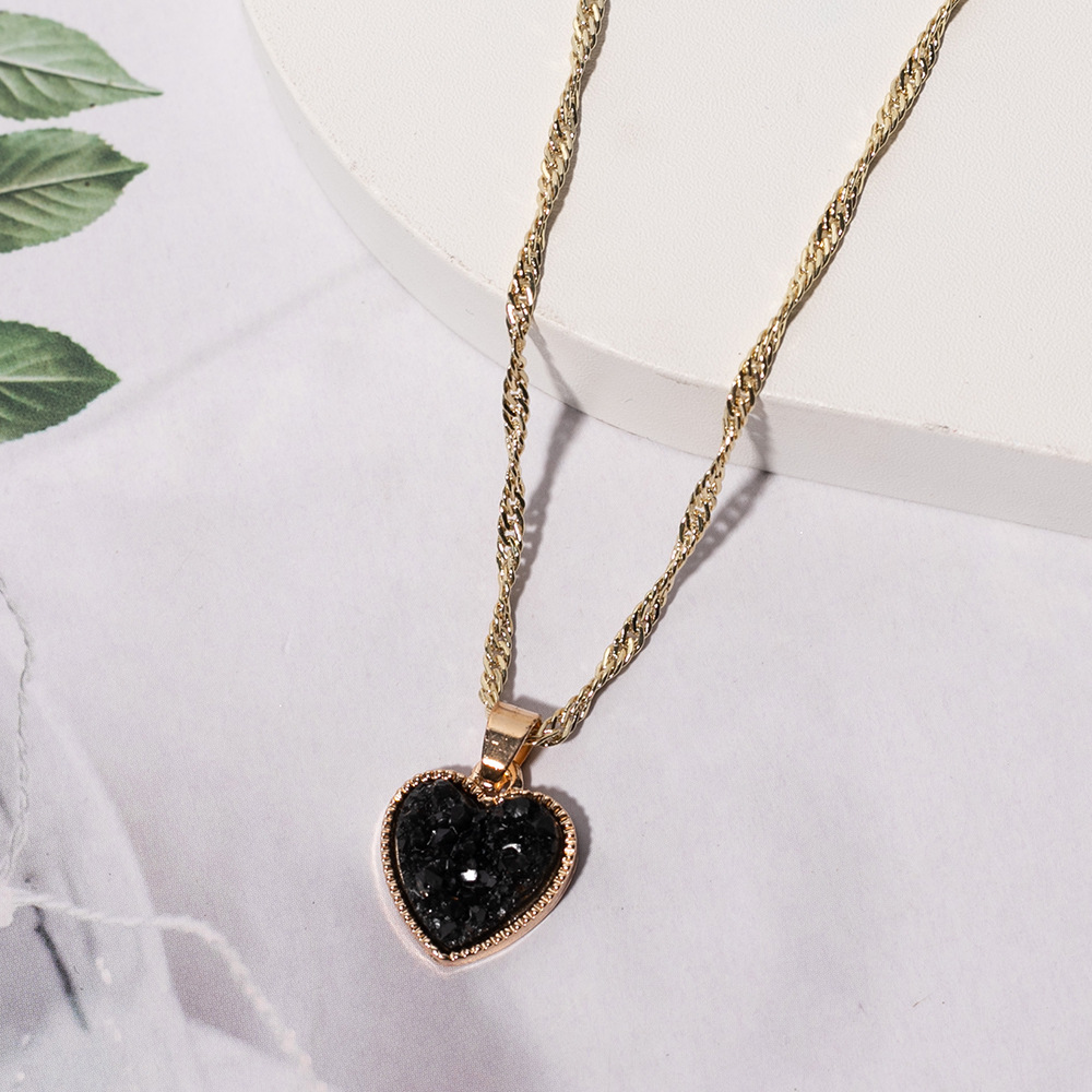 15g Weight Pendant Necklace Classification 1 Piece Quantity Daily Occasion Alloy Material Heart Shape Pattern Women'S Gender Plating Design Simple Style Style 1 Piece Simple Style Heart Shape Alloy Plating Women's Pendant Necklace 4