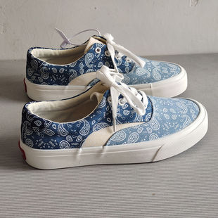 2025 New Breathable Japanese Retro Niche White and Blue Paisley Couple Casual Canvas Sneakers for Male Students with Laces