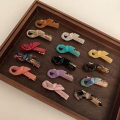 大衆のデザインは髪を結びます。