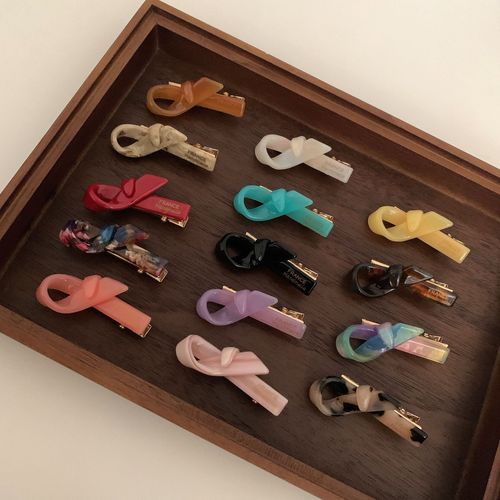 Niche design knotted hair clips, cute and exquisite acetic acid bangs clips, forehead broken hair clips, hair clips, side clip hair accessories