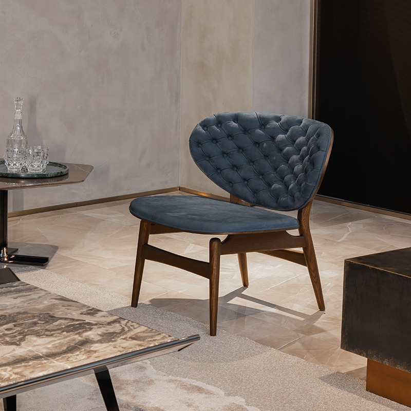 Italian Minimalist Living Room Single Sofa Chair Designer Style High-End Custom Sand-Satin Leather and Solid Wood Leisure Chair Furniture