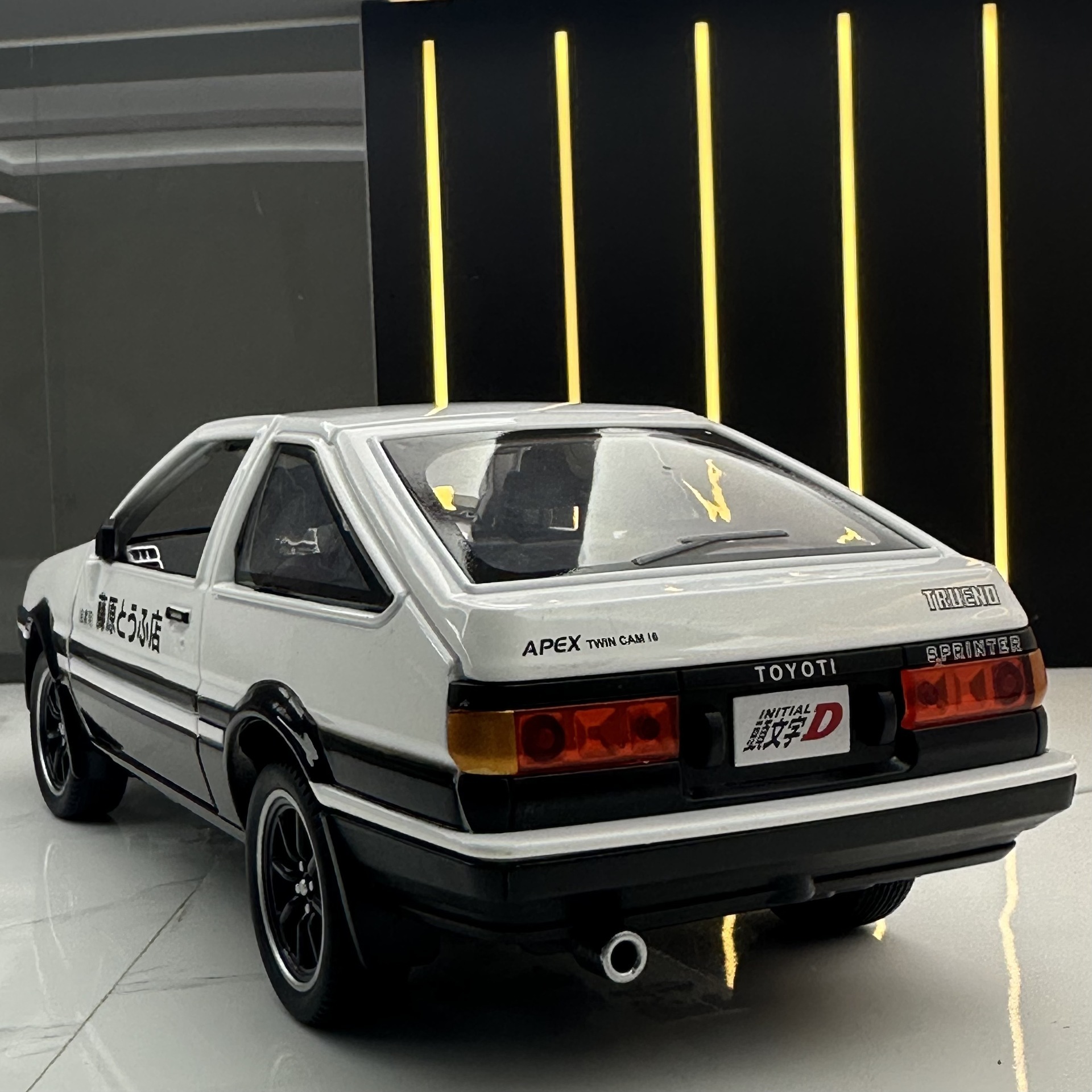 Nuevo modelo de coche de aleación Haodi 1: 24 Toyota AE86 tire hacia atrás con sonido y luz cabeza palabra D decoración del coche colección de Juguetes