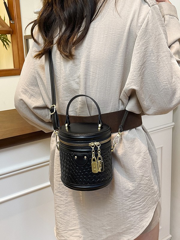 Niche Zhong moda versátil bolso de cubo para mujeres 2025 nuevo cross-border tejido bolso de mano casual exquisito mochila
