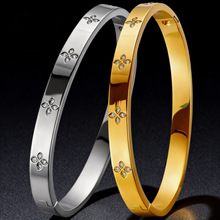 ����ɫ�¿������C Ů���߼��Рt������僾��W�����P����C