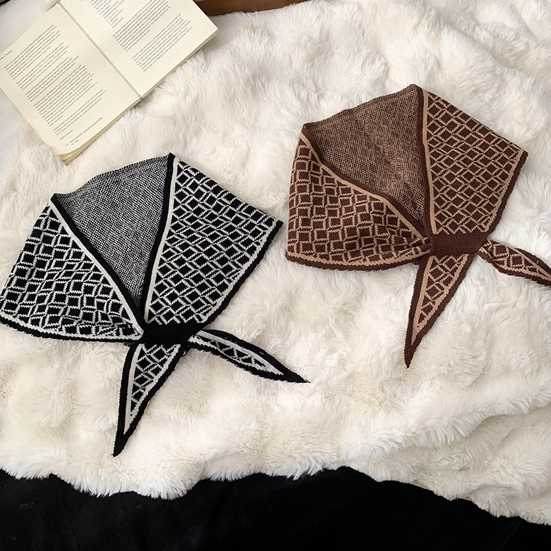 Nuevo pañuelo triangular de punto bufandas para mujeres primavera y otoño estilo coreano perforación perezosa de punto cruzado cuello de cuello con una capa externa