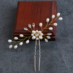 Golden European and American-style bridal hair accessory, handmade U-shaped hair comb with leaf-inspired design—perfect for wedding updos and as a decorative hairpin.