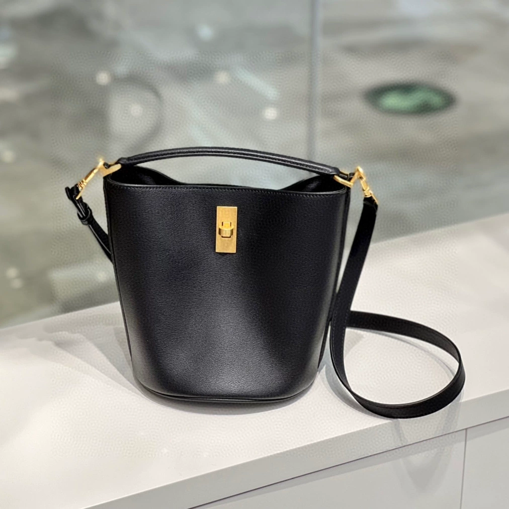 Leather capacious one-shoulder bag, phone bag, genuine leather, cowhide, high-quality style