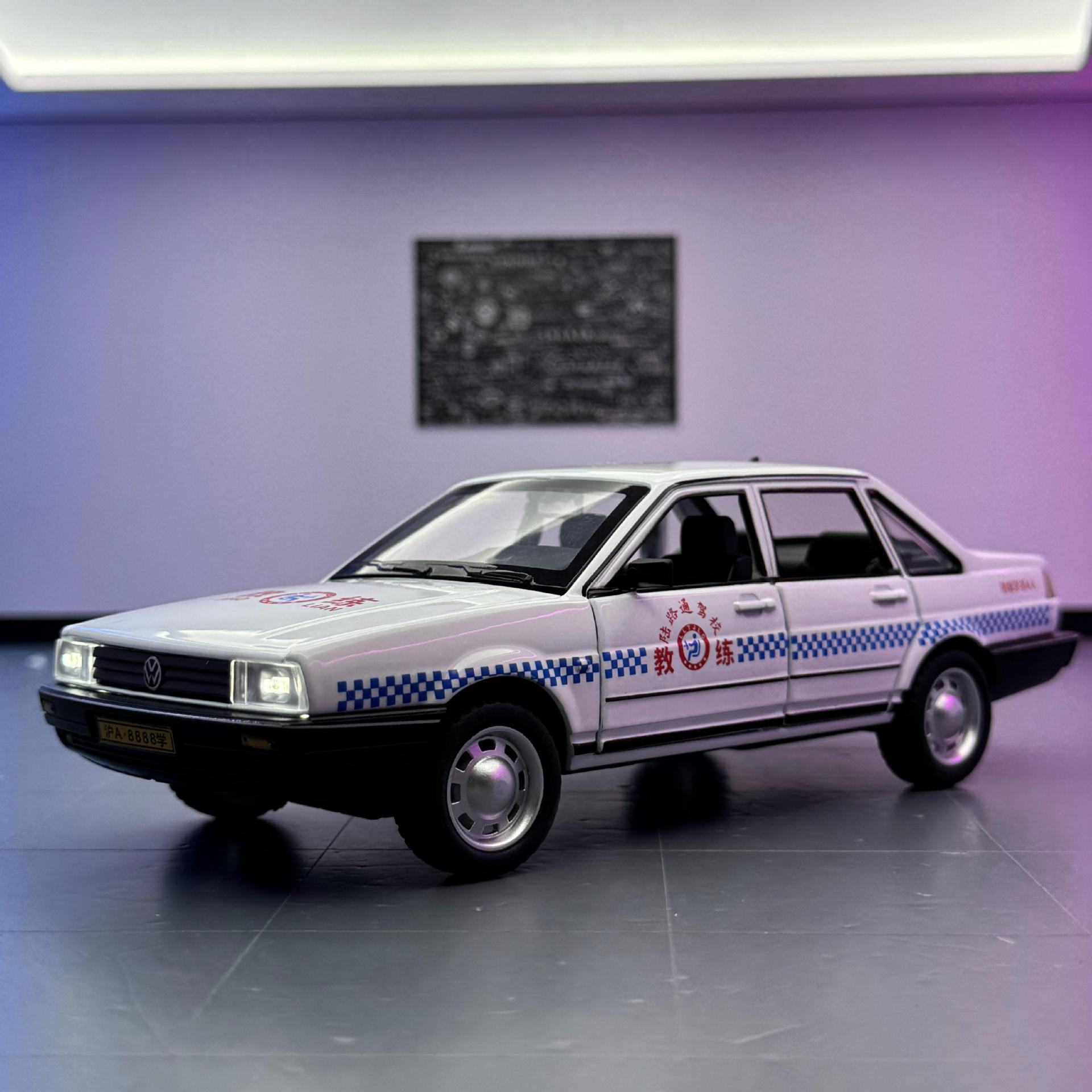 Nuevo modelo de coche de aleación Haodi 1:24 Santana autocar con sonido y luz de retorno de juguete coche de policía modelo de sonido emitido en nombre de