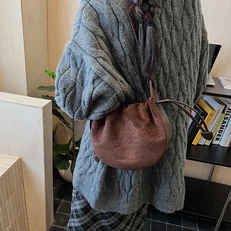 2025新款韩版云朵包包包女拼色麂皮绒水桶包休闲百搭单肩斜挎包|undefined