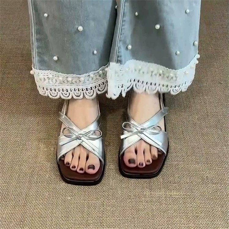 Sandalias de tacón grueso con una sola palabra francesa para mujeres 06 nueva ropa exterior de verano con falda de dedos descubiertos sandalias romanas