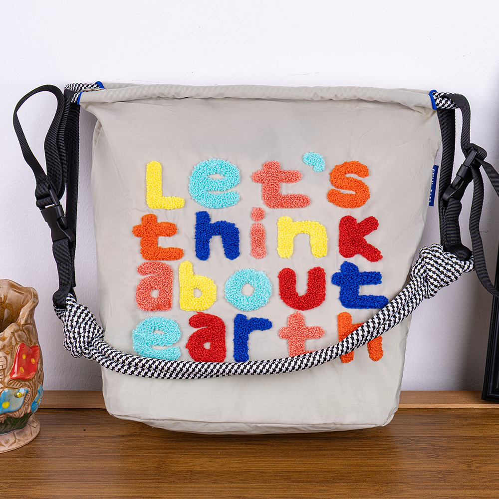 [ジッパーバケットバッグ]新しい調節可能なファッショナブルな刺繍ショッピングバッグ、多用途、軽量、ポータブルショルダークロスボディバッグ、トレンディ