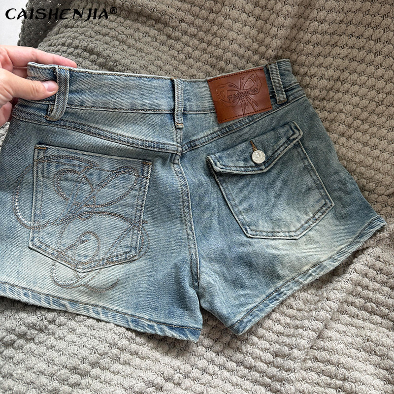 American Retro Heavy-Duty Rhinestone Denim Shorts for Women, Summer 2026, Distressed Wash, Frayed Hot Girl A-Line Hot Pants