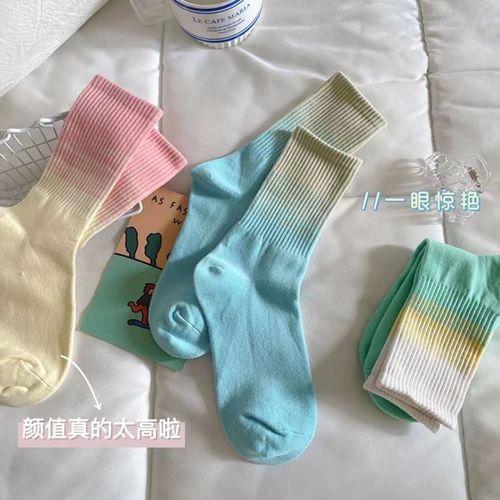 New tie-dye gradient socks for women in mid-calf four seasons autumn and winter ins fashion college style simple candy color sports socks