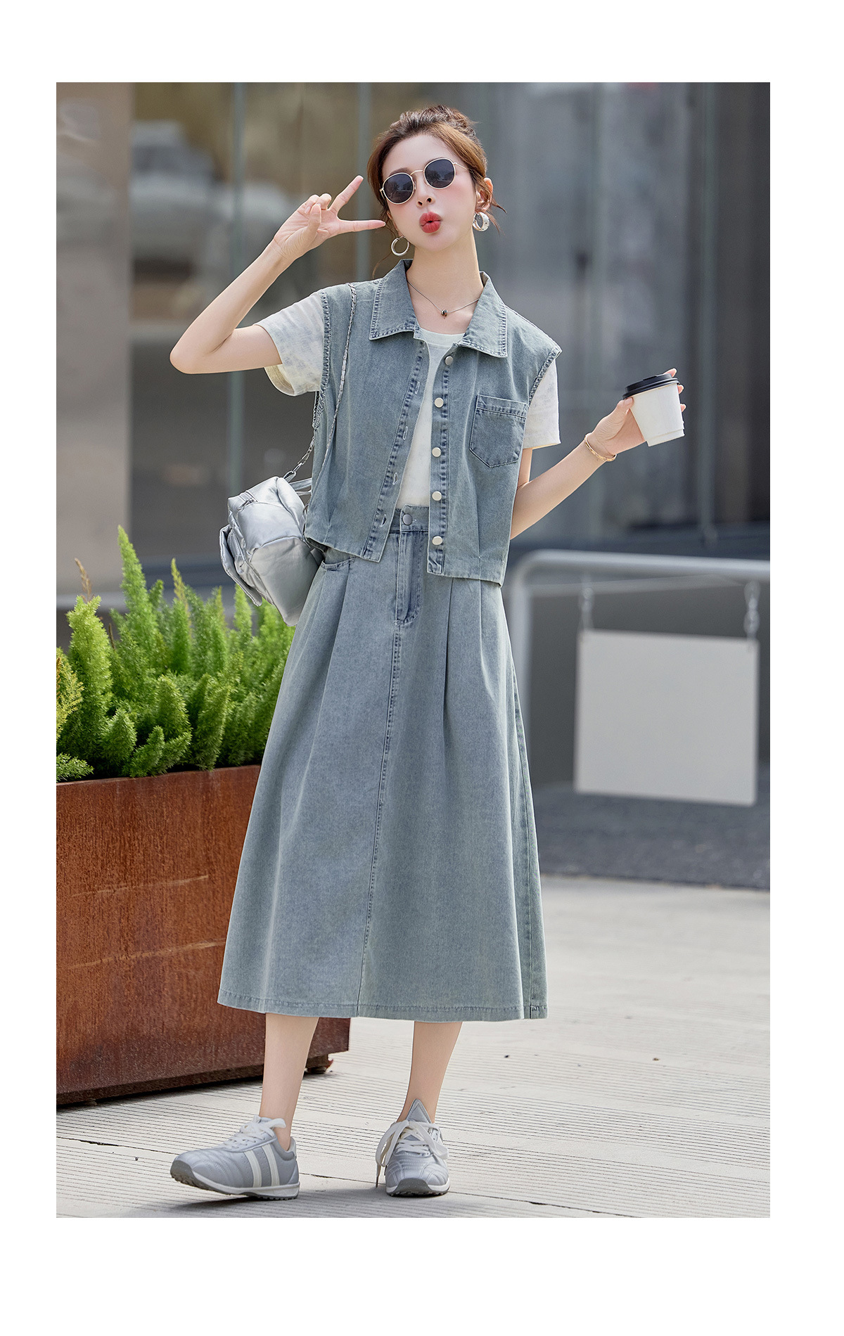Bộ ba món thời trang nữ hè 2026: áo thun + áo khoác vest denim + chân váy midi — màu xanh nhạt, màu xanh đậm chi tiết 18