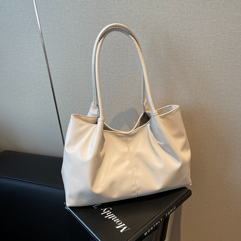 Bolsas de invierno de nicho de diseño de mujeres 2024, bolsas de hombro de gran capacidad populares de estudiantes este año