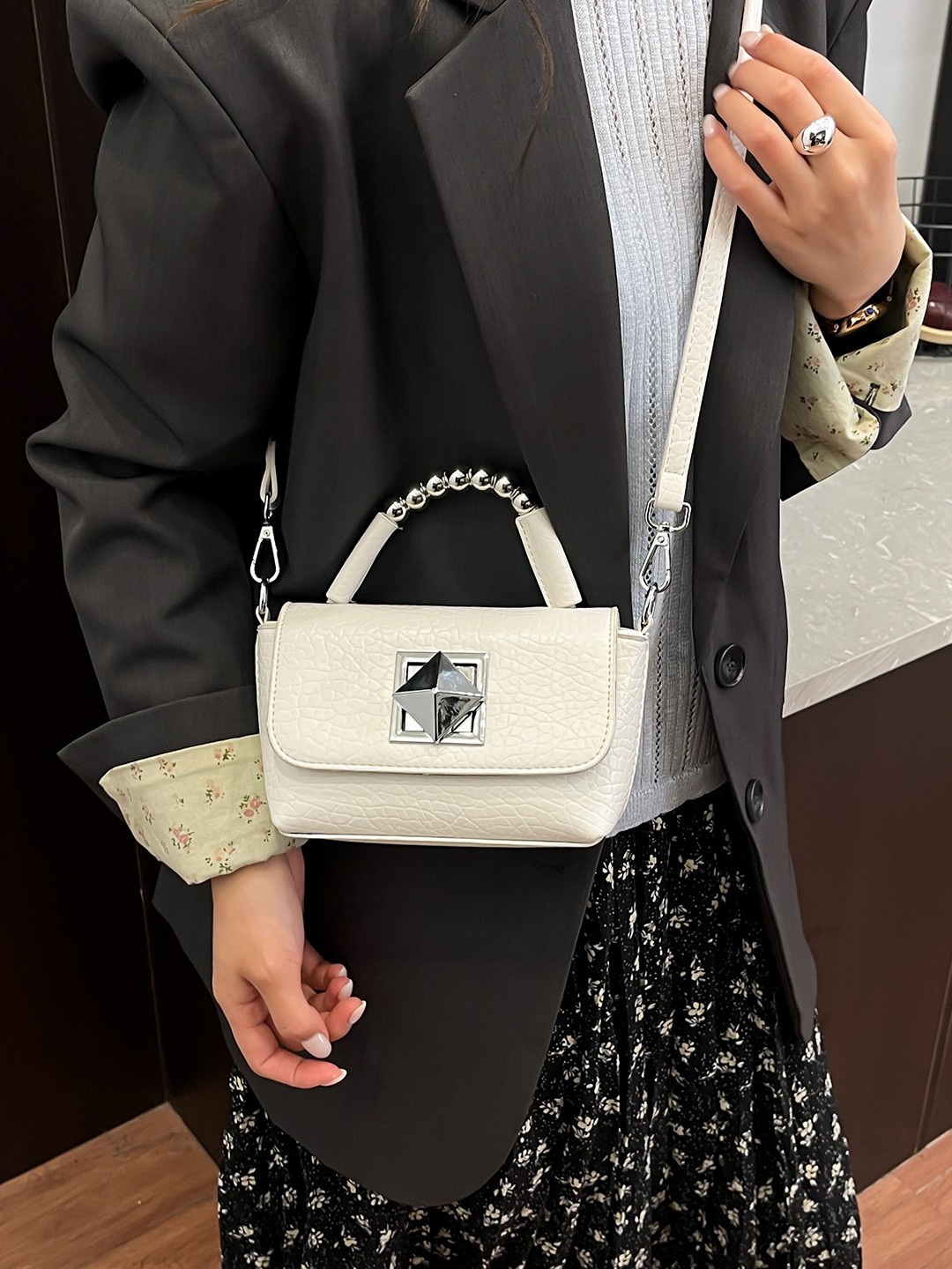 Bolso de mano de moda para mujeres 2026 nuevo estilo universal primavera y verano simple casual estilo coreano alta sensación mochila