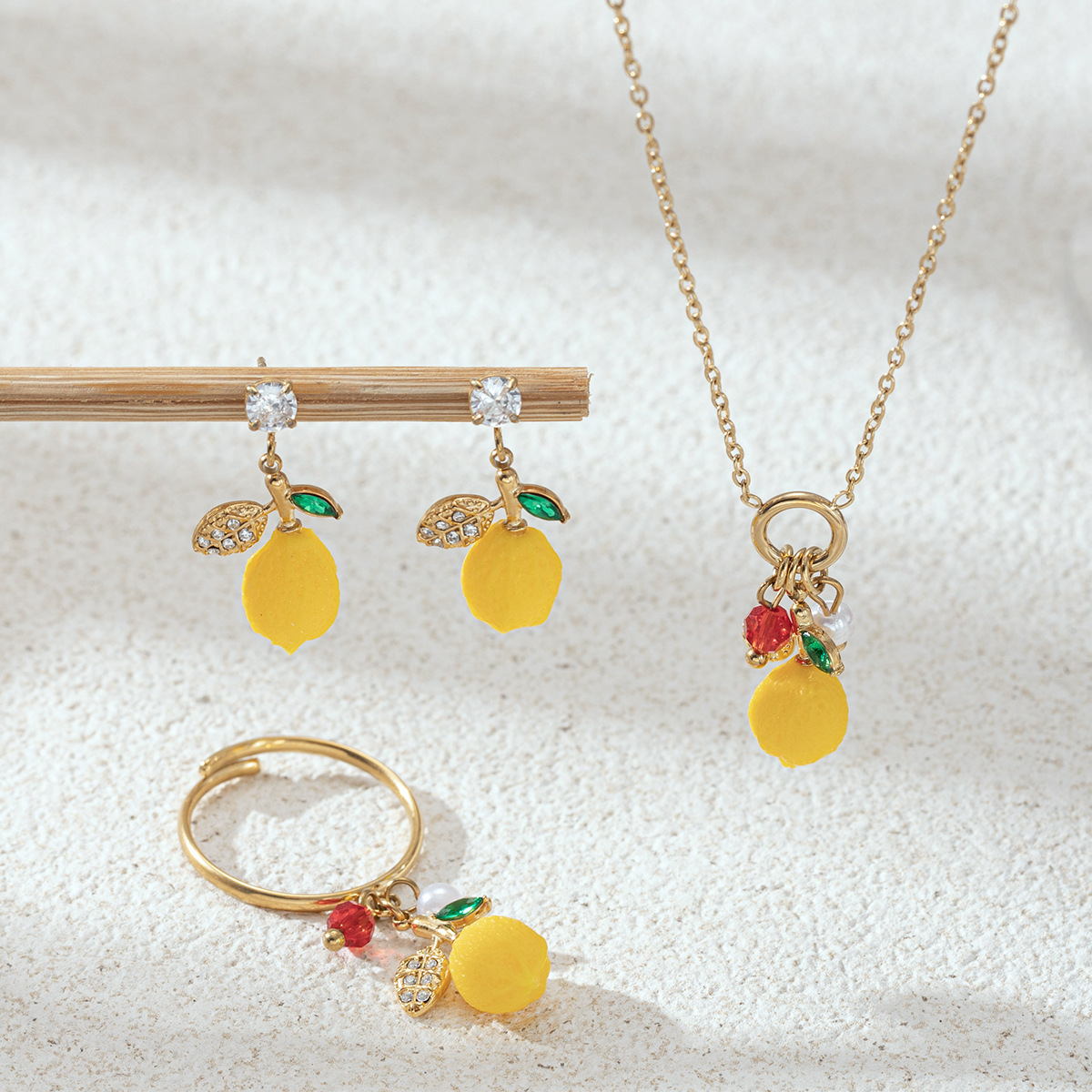Taina Europa y América collar de acero inoxidable ligero de lujo nicho eléctrico de limón de diamante colgante conjunto de joyería venta caliente transfronteriza