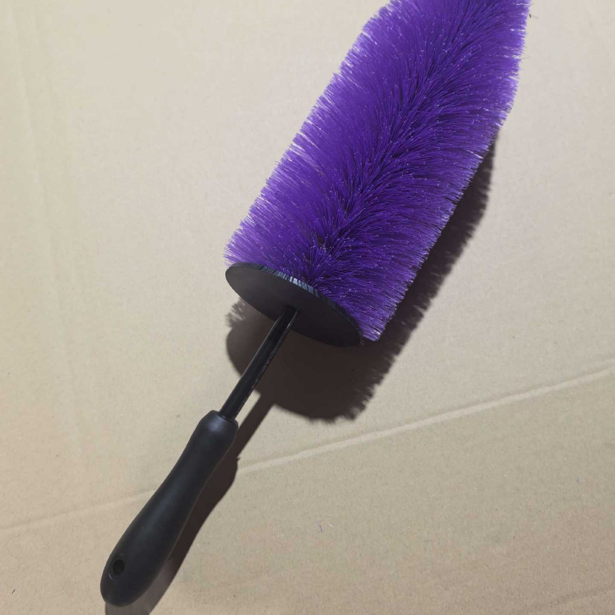 Factory direct sale anti-splash wheel brush, Christmas tree-shaped car wash brush, soft-bristled car rim cleaning brush