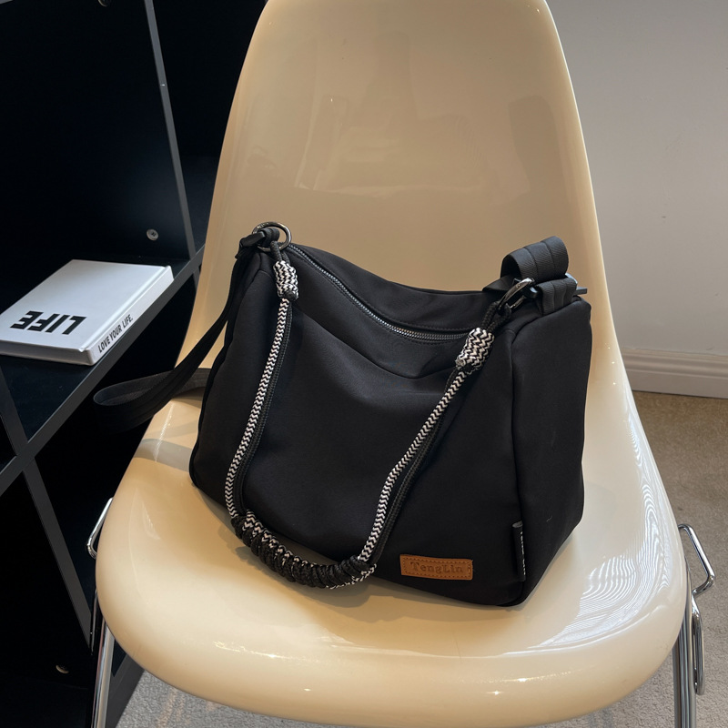Large-capacity crossbody canvas bag for women 2023 new style, versatile and casual single-shoulder pillow bag for commuting to school on Instagram undefined