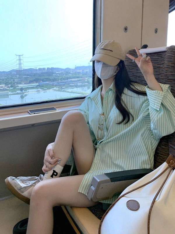 哥家商场同款女装2025秋季气质高级感绿色条纹宽松开衫长袖衬衣|undefined