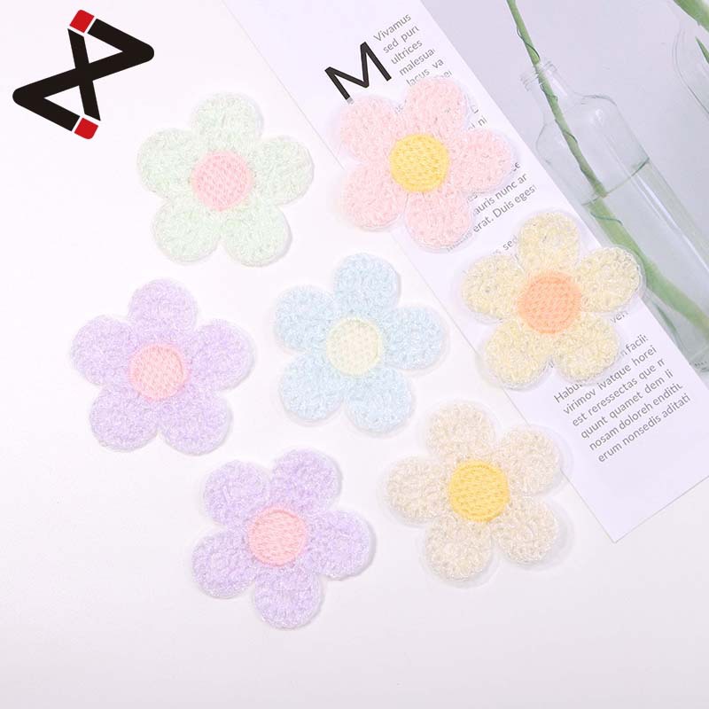 电脑绣花厂热销刺绣花朵辅料 现货涤纶彩色百搭五瓣花刺绣补丁贴