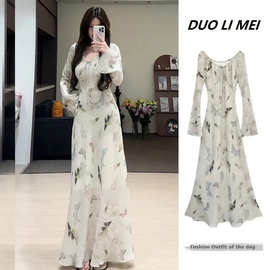 春秋盐系轻熟御姐茶歇法式桔梗小众设计感风情万种碎花连衣裙子女