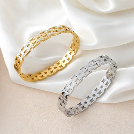 手镯;戒指;项链