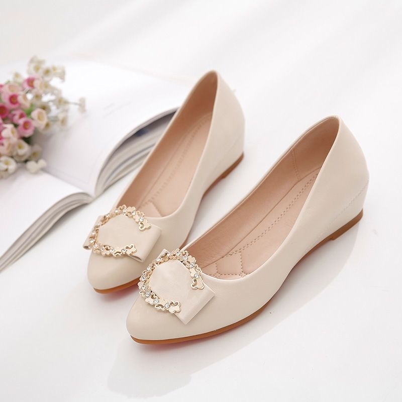 新款文艺浅口妈妈鞋2024夏季新款时尚百搭软皮软底单鞋女士豆豆鞋