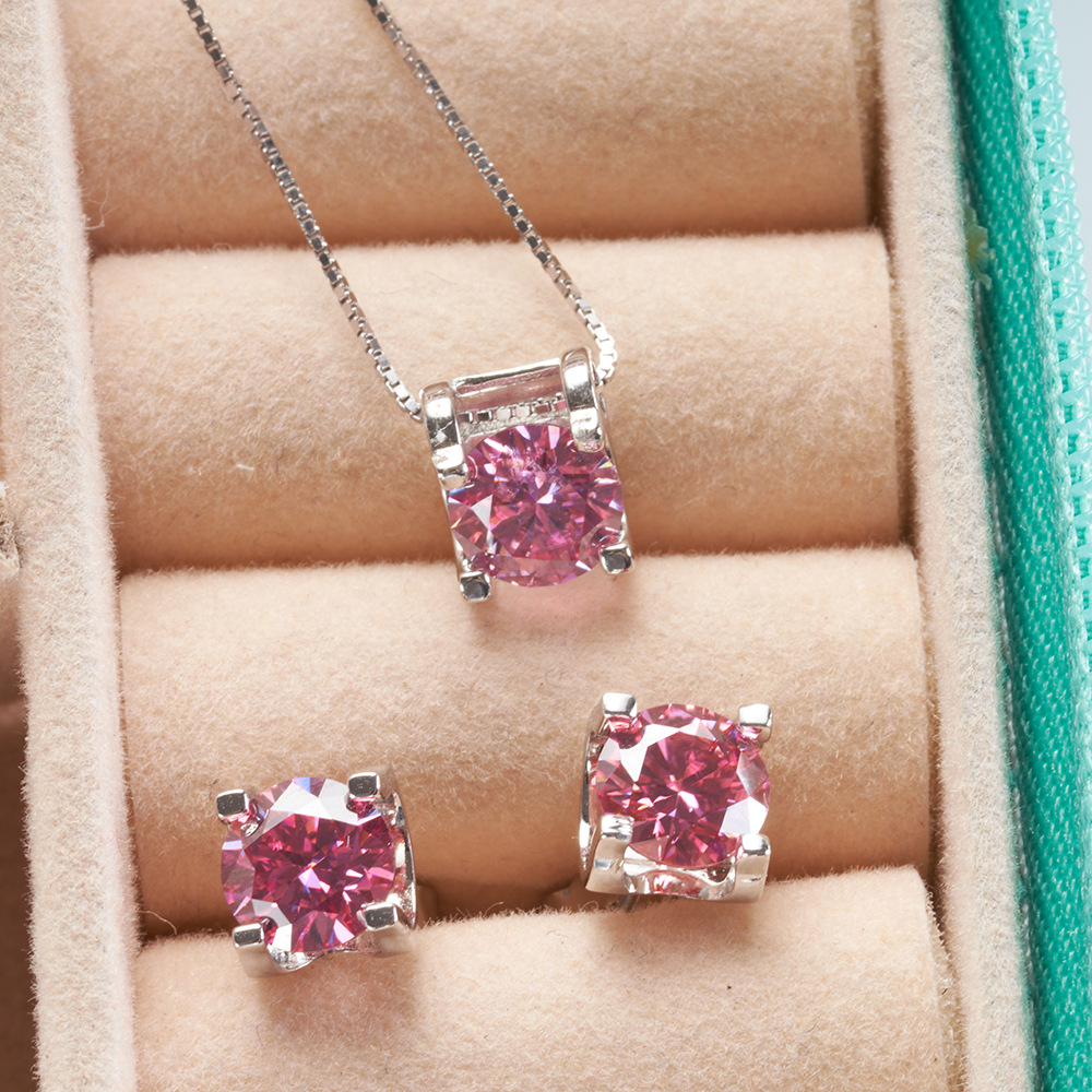 Pernos de piedra moissan S925 pernos de plata esterlina de moda toro cuatro garras pernos de diamante fábrica directa de una pieza