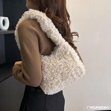 羊羔毛毛绒包包女秋冬2023新款时尚小众设计手提单肩包女士毛毛包