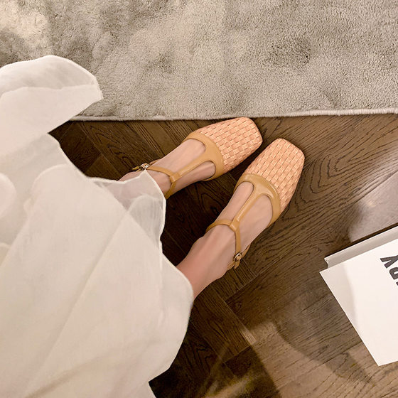 Soft Sheepskin Woven Thick Heel Fashion Women's Sandals Summer New T-strap Rear Empty Low Heel Leather Retro Women's Shoes