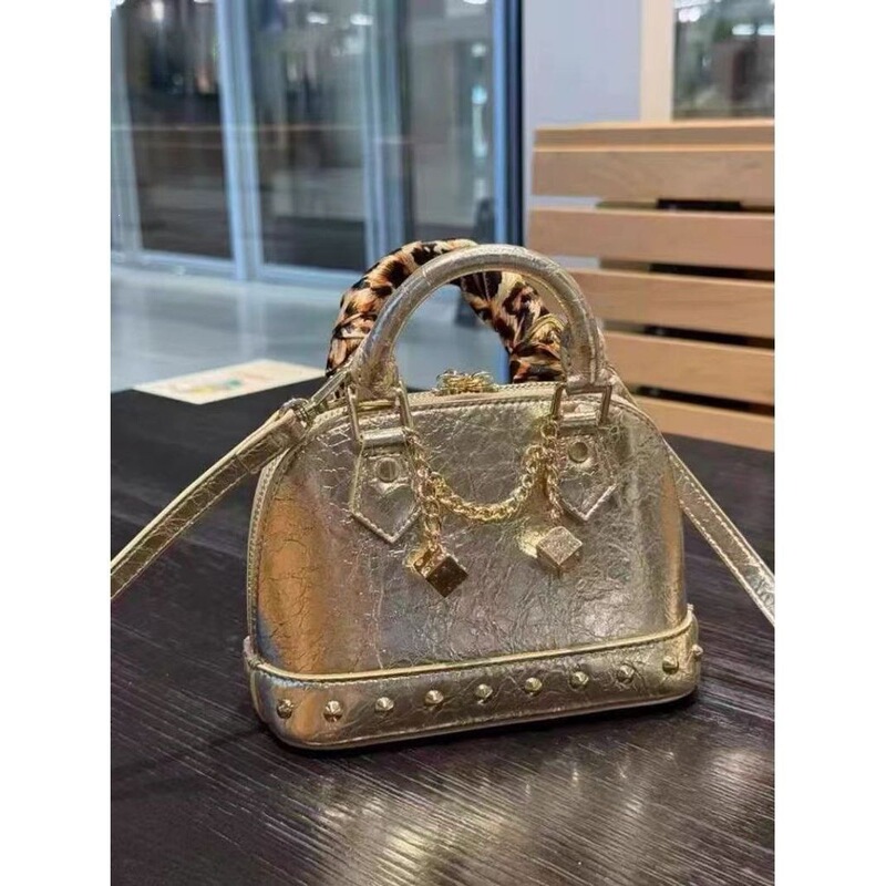 Niche Designer Bags 2026 New Model Women's Gold Handbag Shell Bag with a Party Vibe Trendy Women's Bag Niche Designer Bags 2026 New Model Women's Gold Handbag Shell Bag with a Party Vibe Trendy Women's Bag