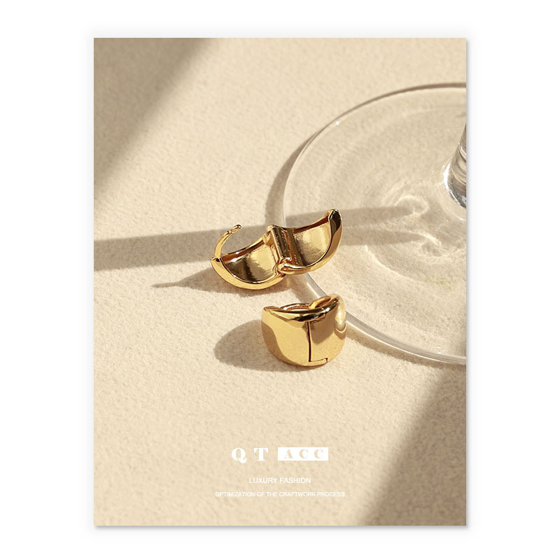 Latón chapado en oro real de 18K japonés y coreano retro moda pequeño exquisito nuevo lujo elegante brillante oído hebilla pendientes para las mujeres