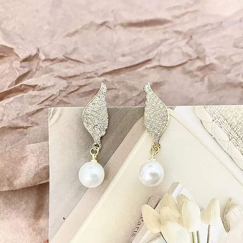Elegant beads pearl