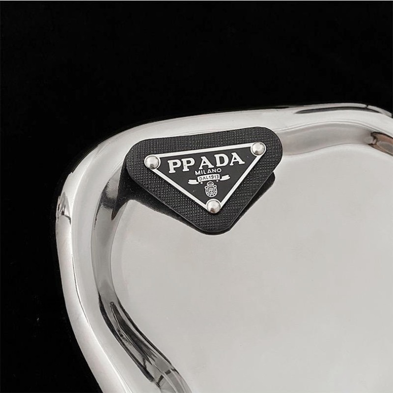 2023 nueva letra triángulo de gama alta broche femenino de alto grado sentido nicho diseño exquisito traje ramillete PIN