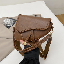 2025新款手提马鞍包复古手工编织单肩斜挎小包包时尚腋下包包